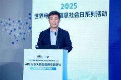这当一些模子也正正在不竭拥抱开源社区 